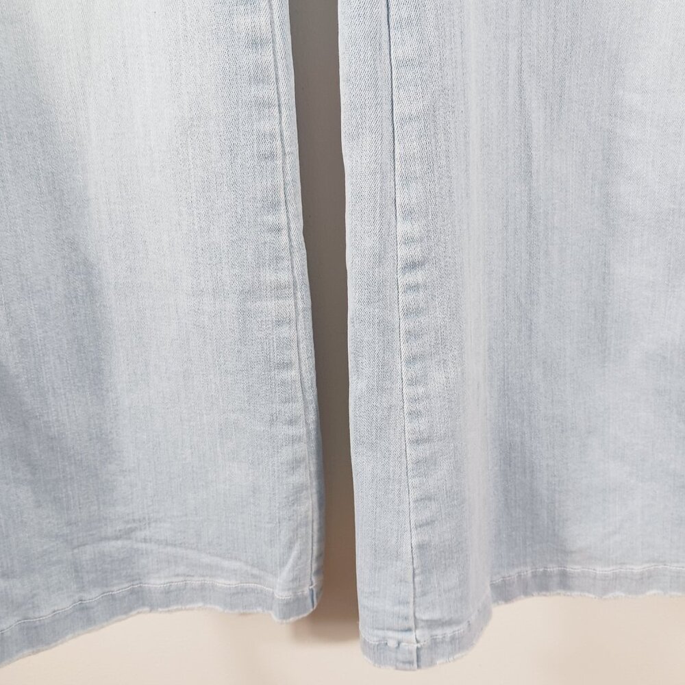 Spanx, Light Wash, High Rise, Flare Leg, Pull On, Sculpting Jean, Size Large - Picture 6 of 16